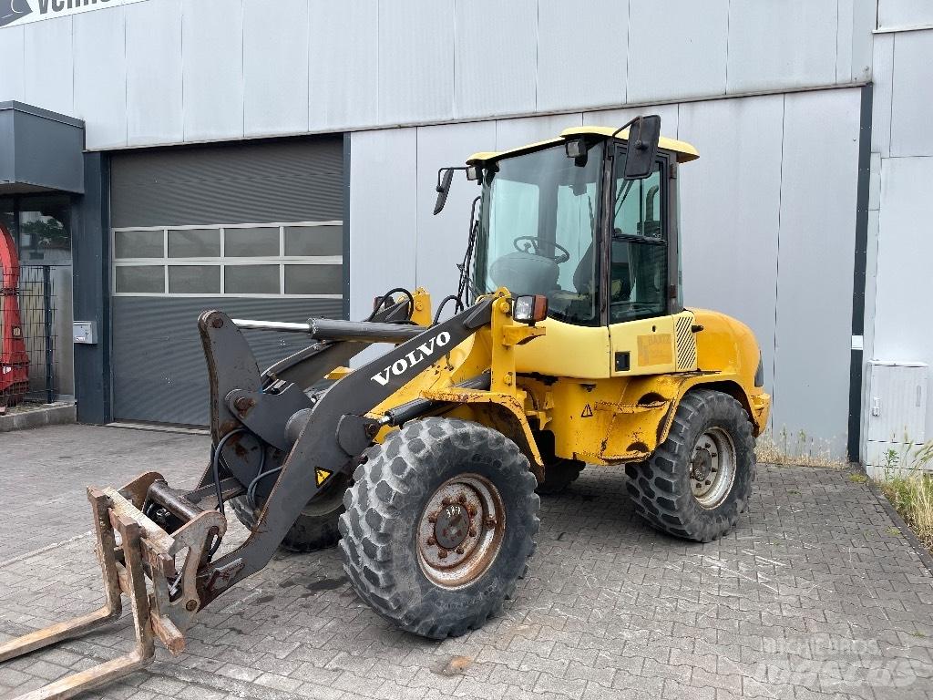 Volvo L 30 B لوادر بعجل