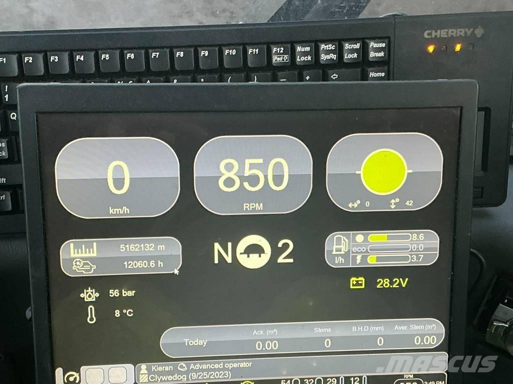 Komatsu 901 TX حصادات