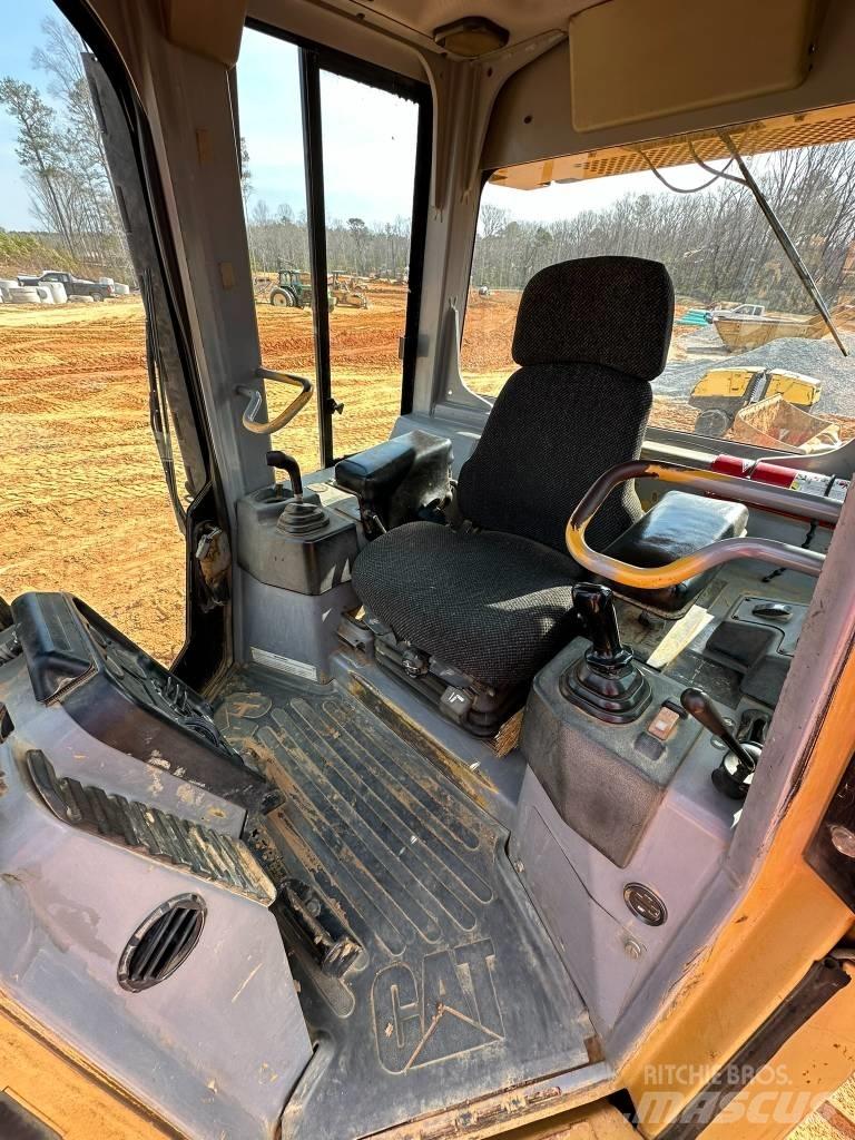 CAT D 5 G LGP بلدوزرات مجنزرة