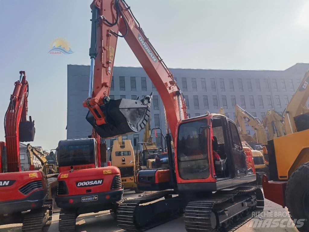 Doosan DX 140 LC حفارات زحافة