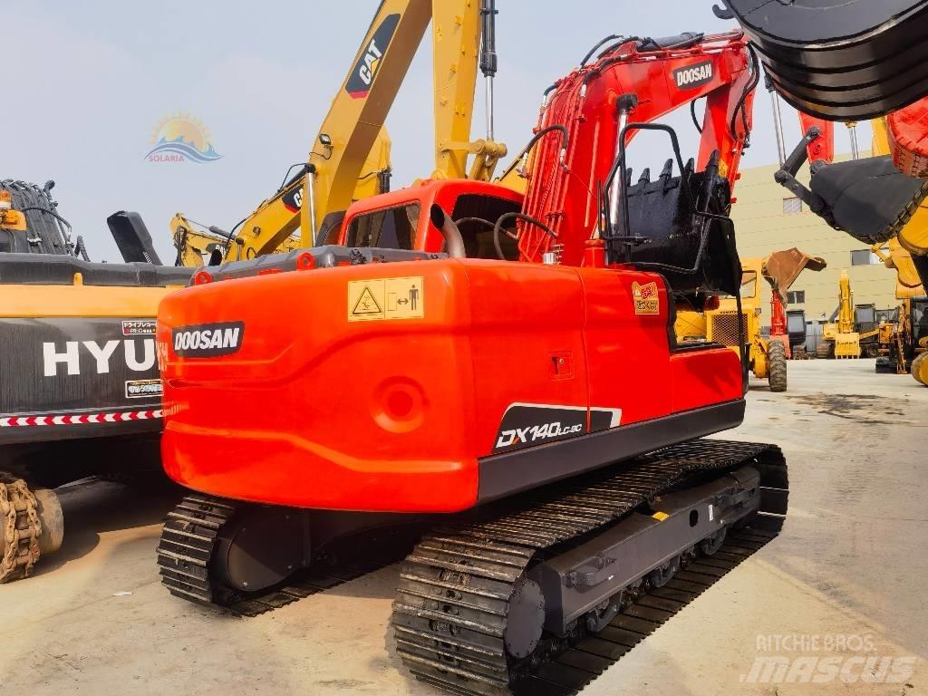 Doosan DX 140 LC حفارات زحافة