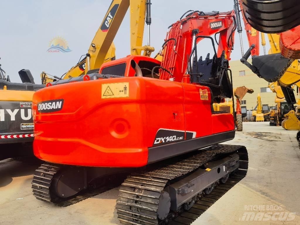 Doosan DX 140 LC حفارات زحافة