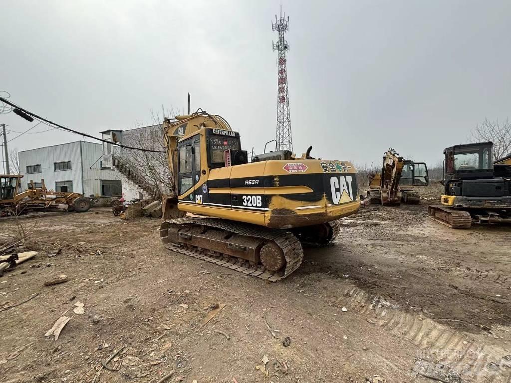 CAT 320 B L حفارات زحافة