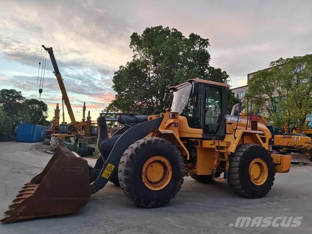 Volvo L 120 لوادر بعجل