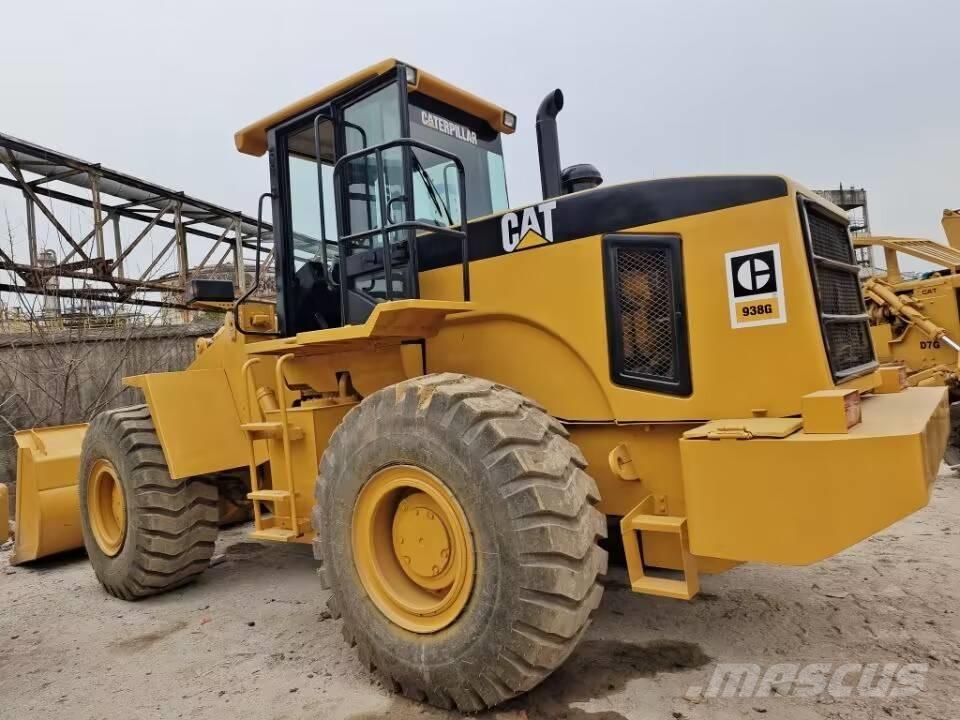 CAT 938 G لوادر بعجل