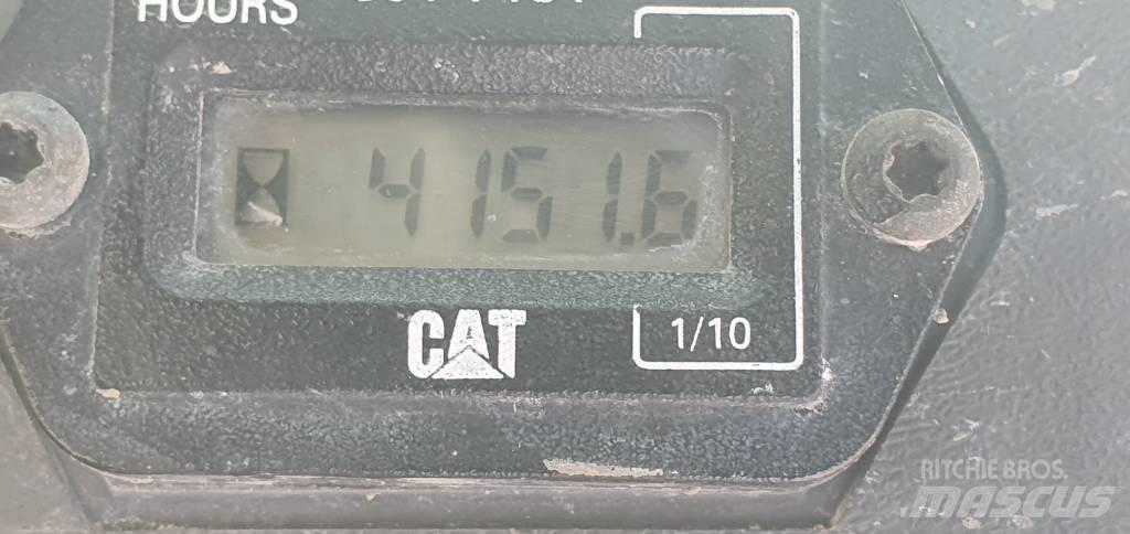 CAT 247 B 3 لوادر انزلاقية التوجيه