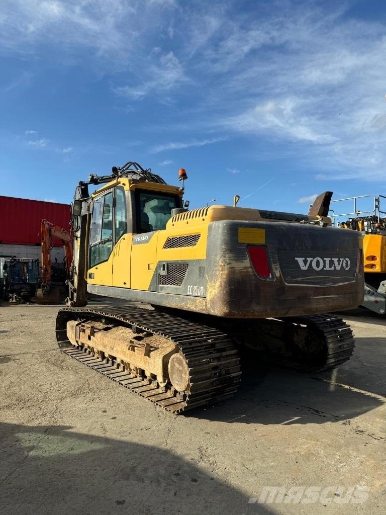 Volvo EC 220 DL حفارات زحافة