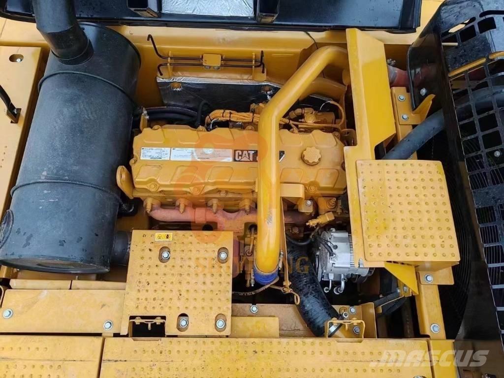 CAT 330 D2 حفارات زحافة
