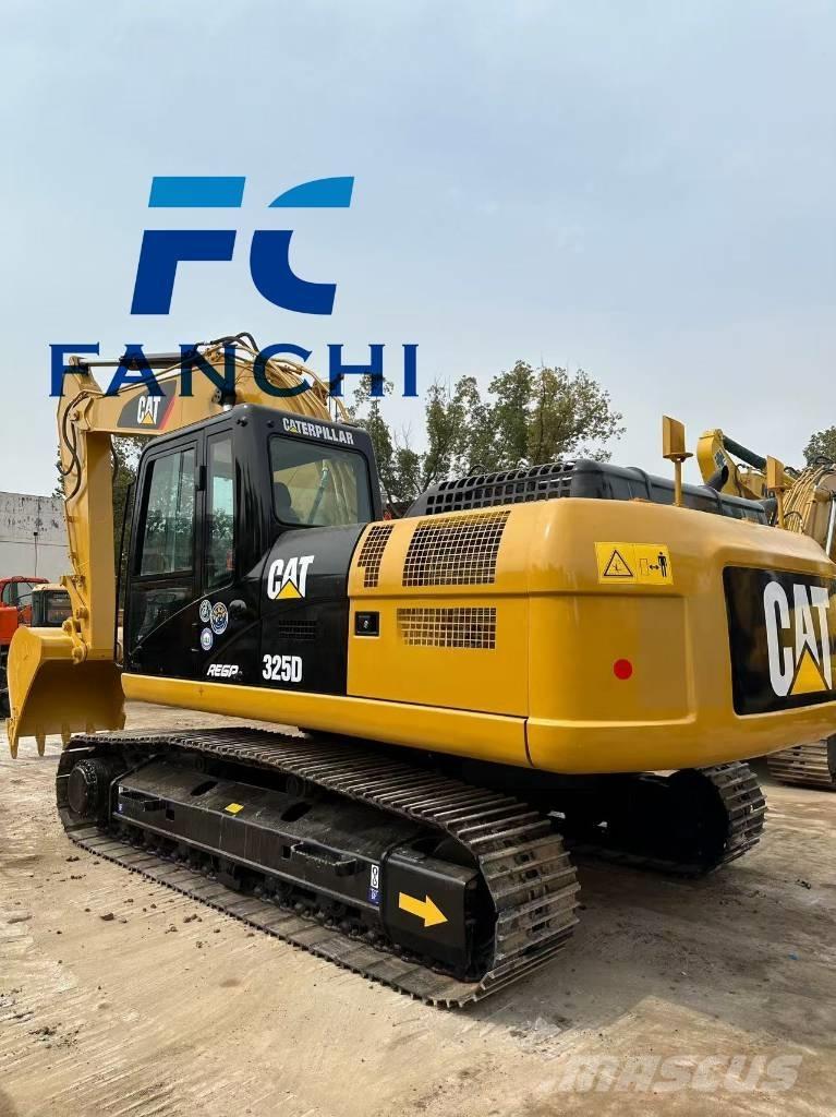 CAT 325 D حفارات زحافة
