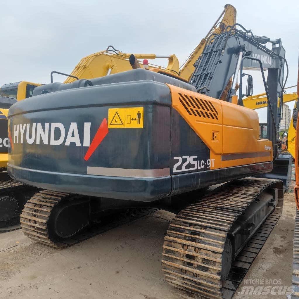 Hyundai R 225LC-9T حفارات زحافة