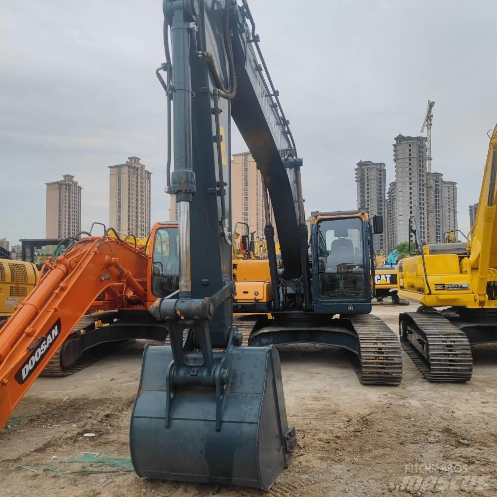 Hyundai R 225LC-9T حفارات زحافة