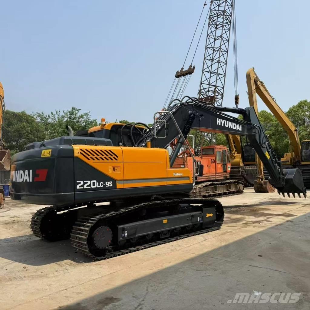 Hyundai R220LC-9S حفارات وسط 7 طن - 12 طن