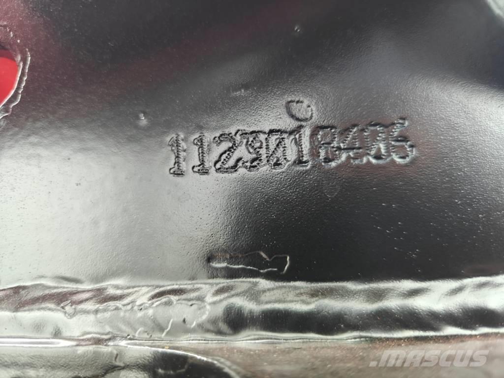 Komatsu C 123 رؤوس حصادات