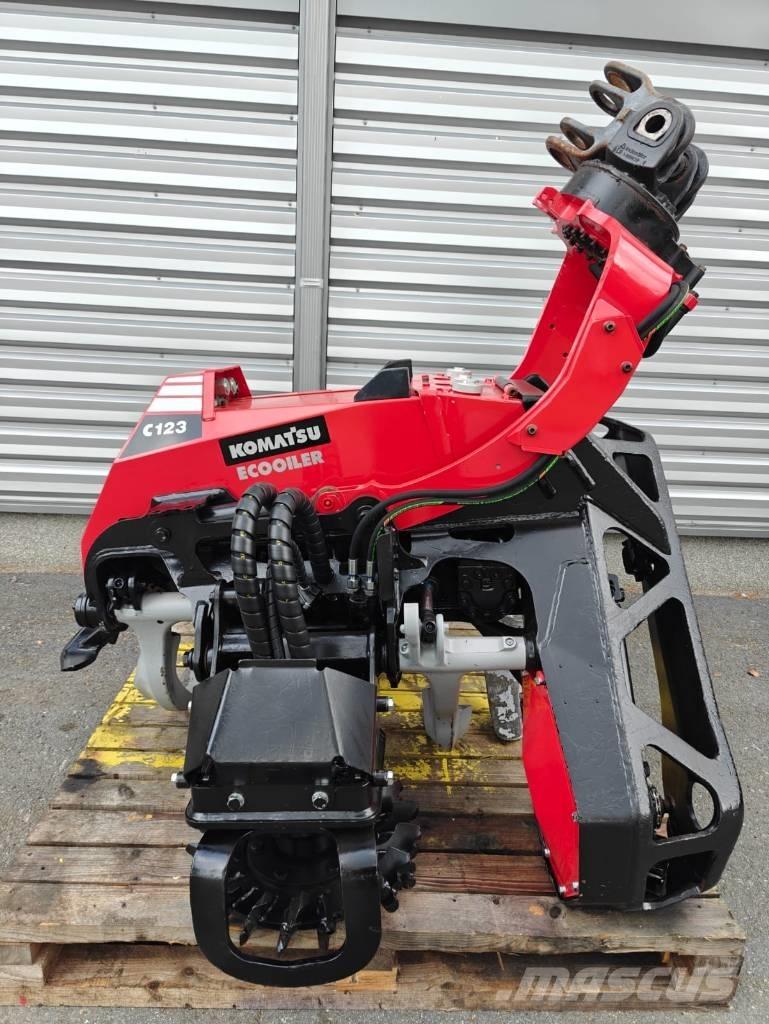 Komatsu C 123 رؤوس حصادات