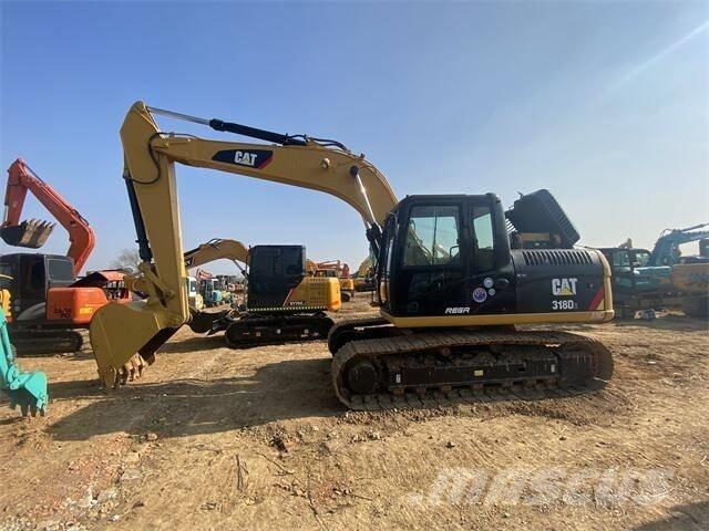 CAT 318D2 حفارات زحافة