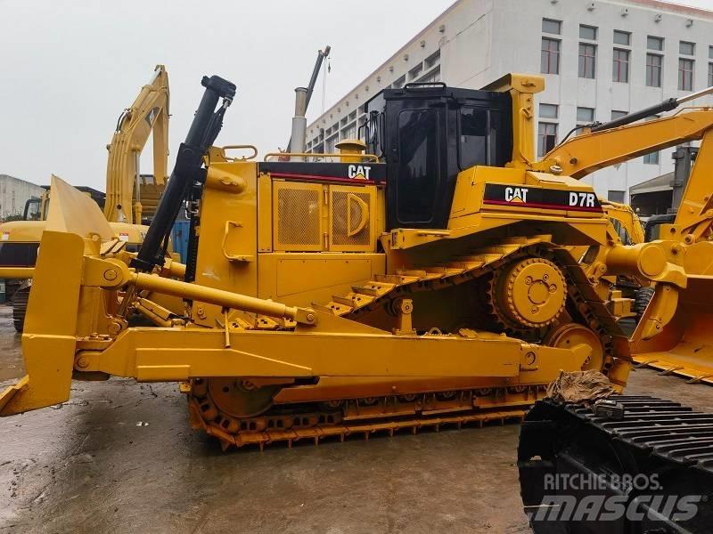 CAT D7R بلدوزرات مجنزرة