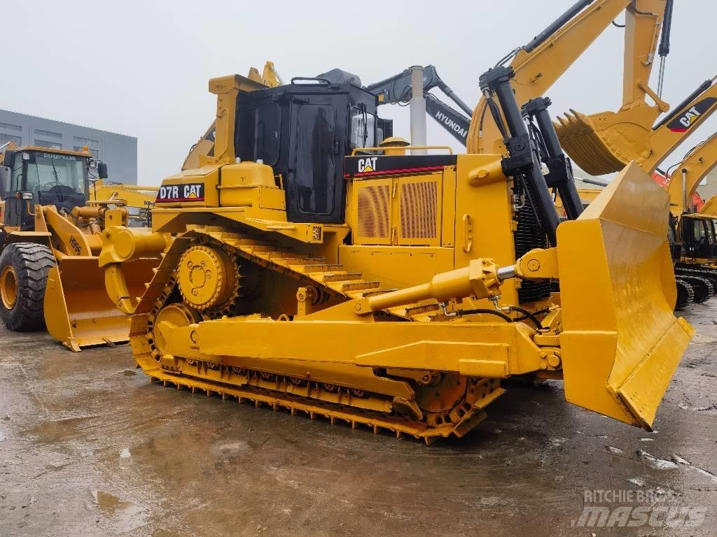 CAT D7R بلدوزرات مجنزرة