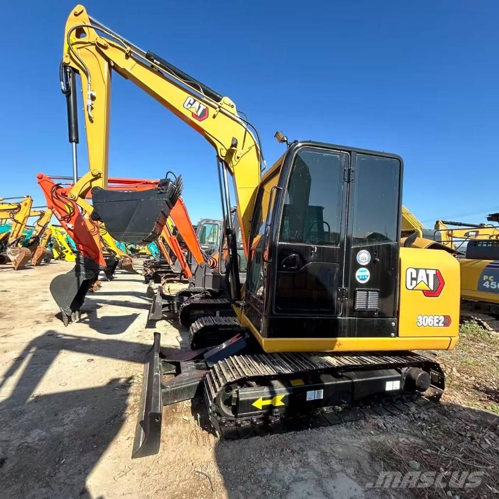 CAT 306e2 حفارات زحافة