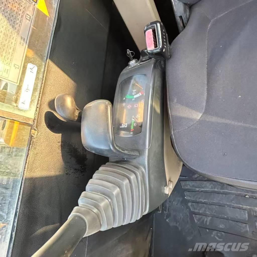 CAT 306e2 حفارات زحافة