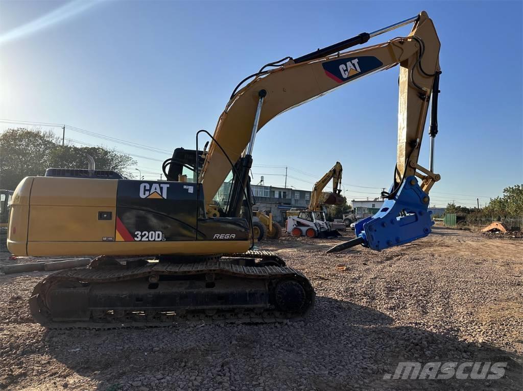 CAT 320 D L حفارات زحافة