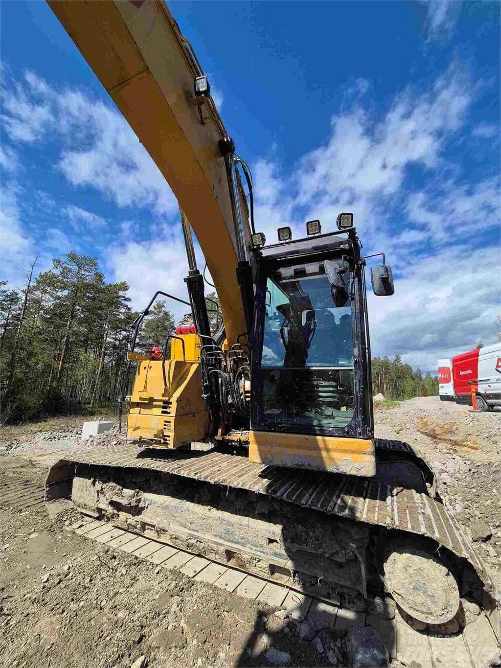 CAT 325FLCR حفارات زحافة