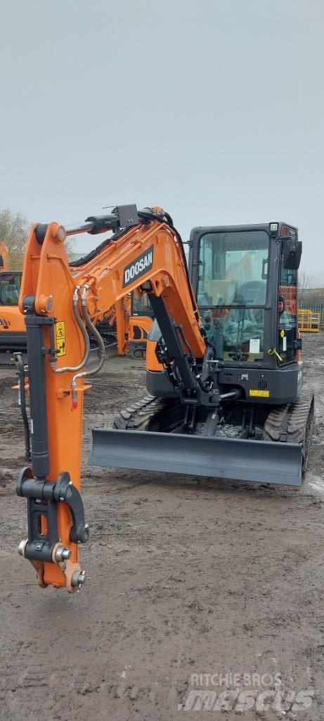 Doosan DX 50 Z حفارات زحافة
