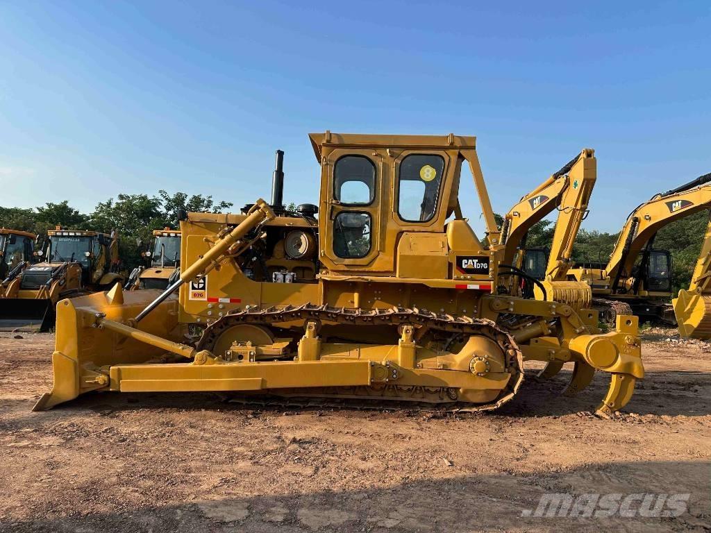 CAT D7G بلدوزرات مجنزرة