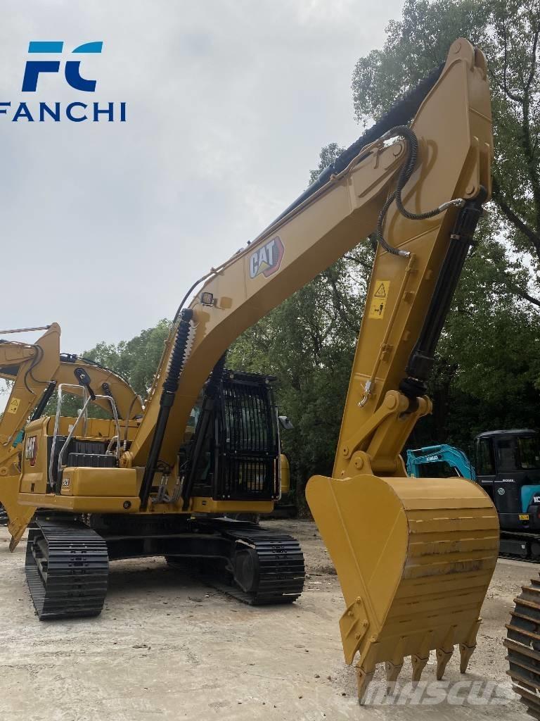 CAT 323 حفارات زحافة