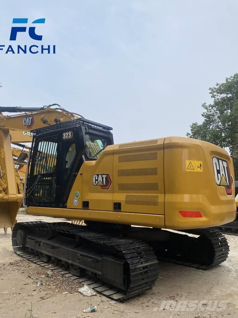 CAT 323 حفارات زحافة