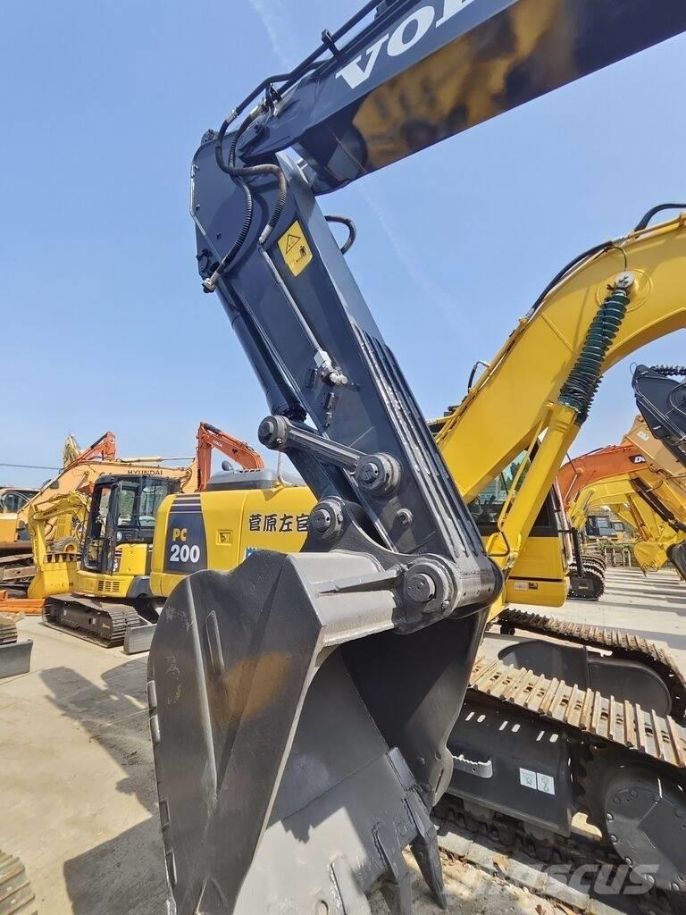 Volvo EC 250 D حفارات زحافة