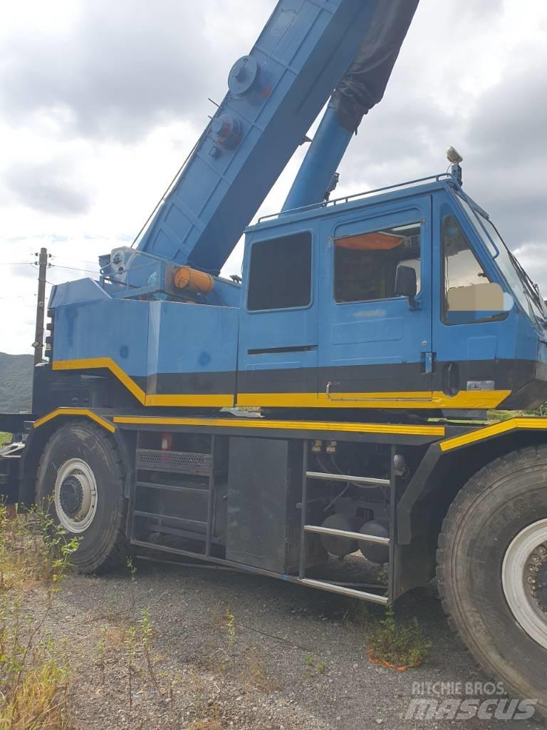 Kobelco RK450 رافعات الطرق الوعرة