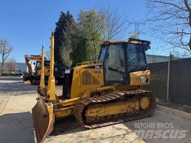 CAT D 3 K LGP بلدوزرات مجنزرة