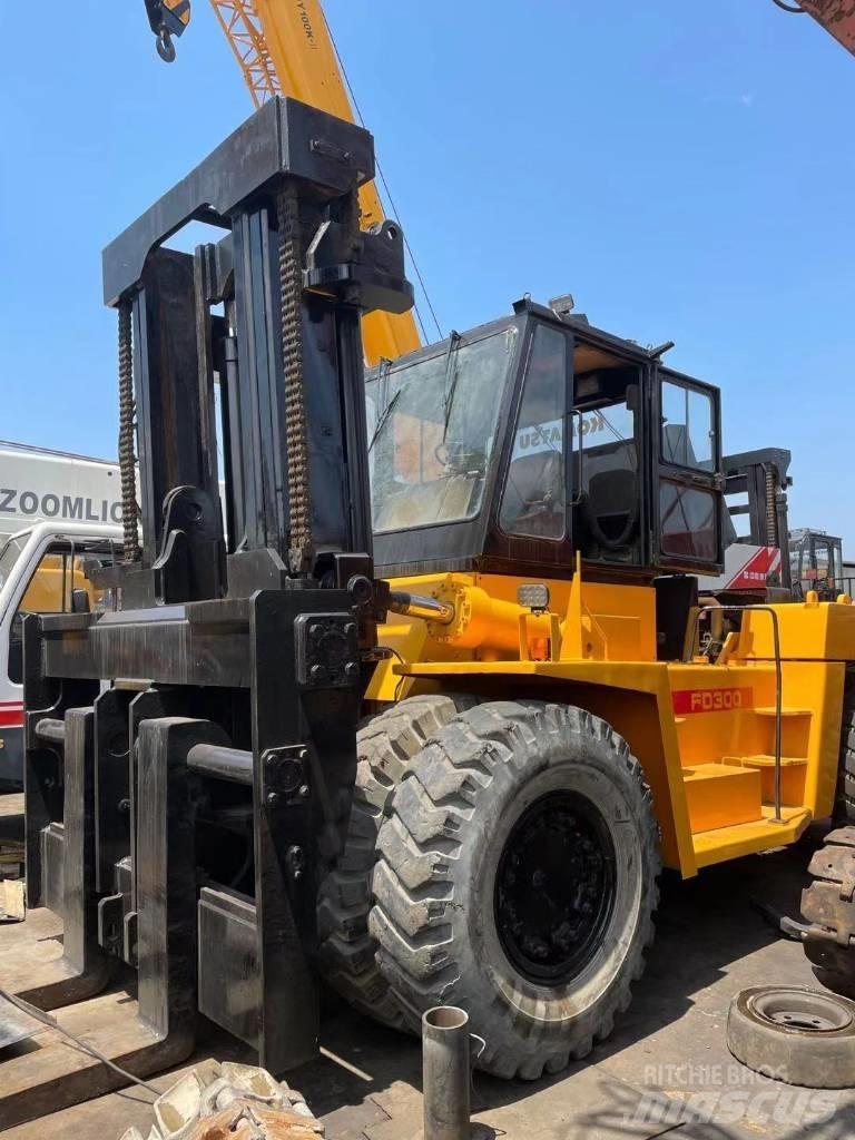 Komatsu 30 Ton شاحنات الديزل