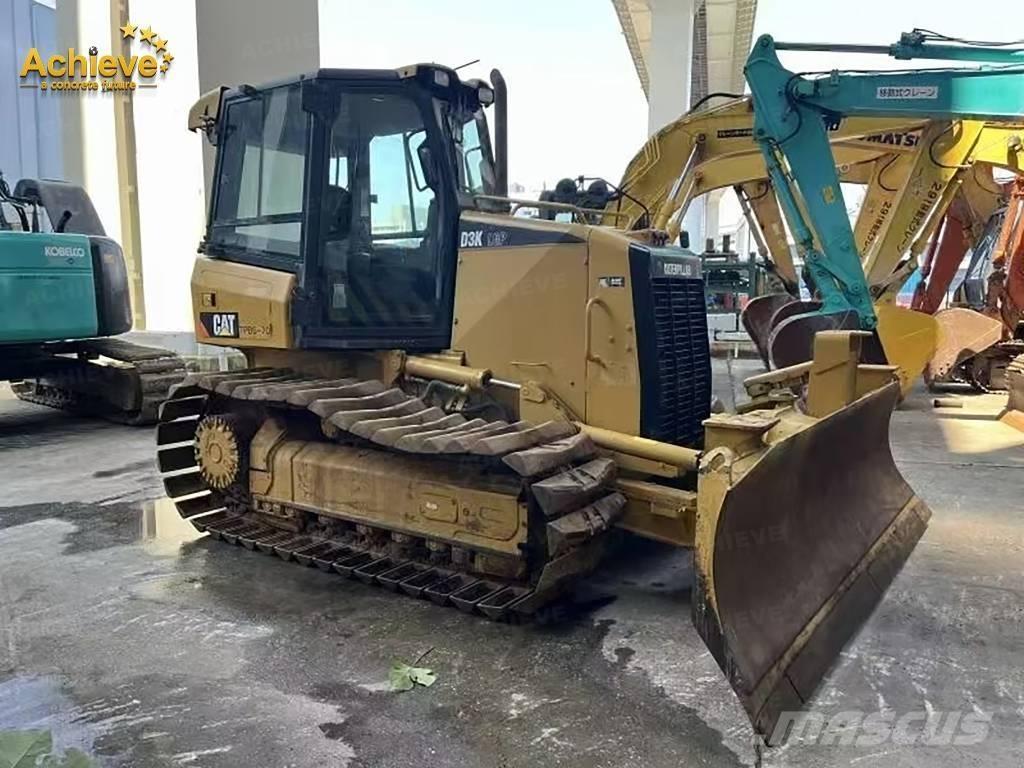 CAT D 3 بلدوزرات مجنزرة