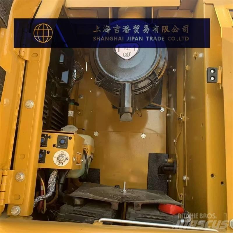 CAT 320 GC حفارات زحافة