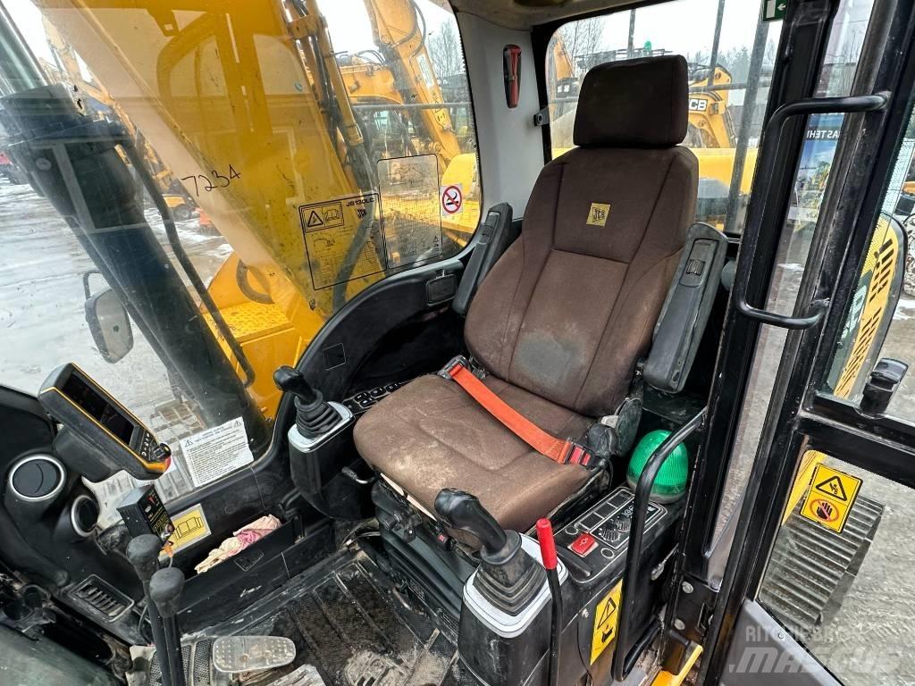 JCB JS 130 LC حفارات زحافة