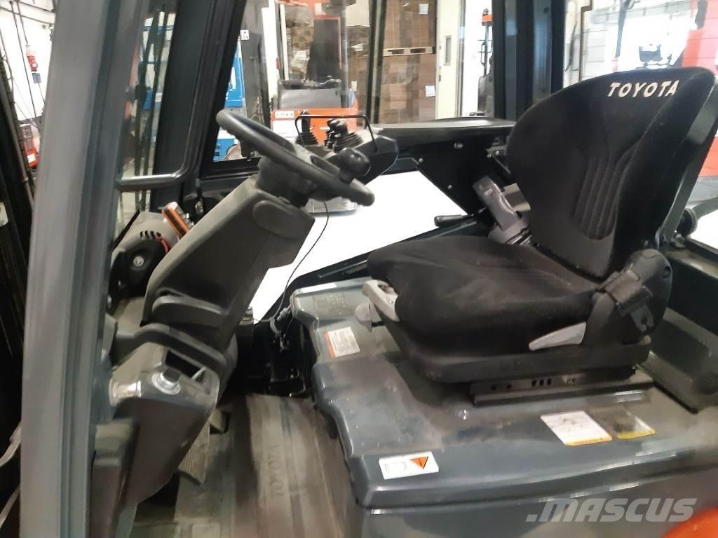 Toyota 8FBE15T شاحنات ذات رافعات شوكية تعمل بالكهرباء