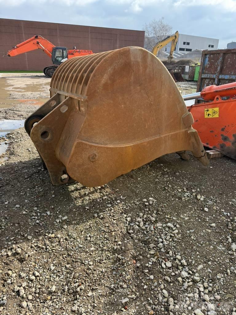 Hitachi ZX690 LCR - 6 حفارات زحافة
