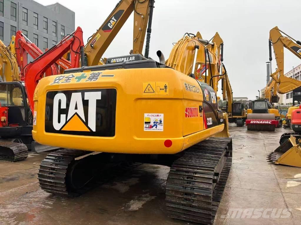 CAT 323 D حفارات زحافة