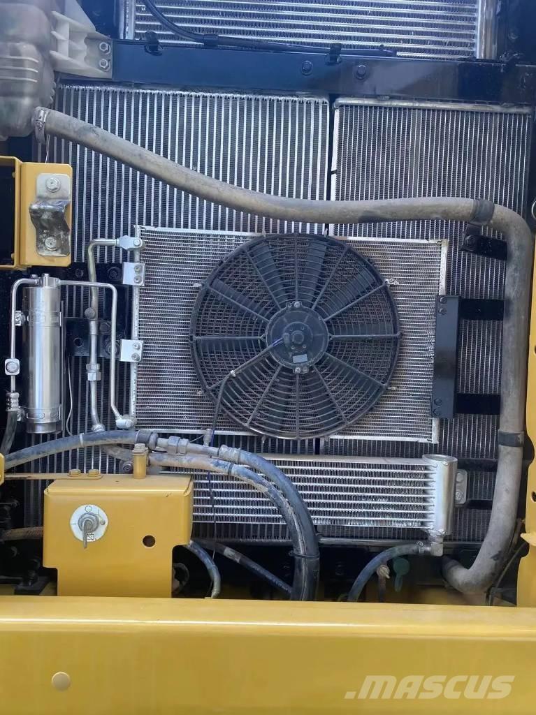 CAT 320GC حفارات زحافة