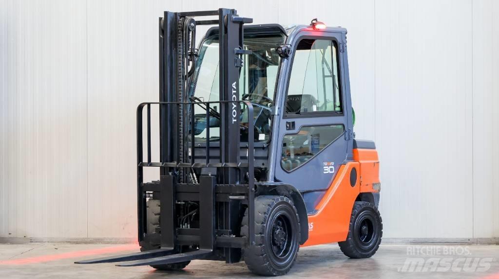 Toyota 02-8 FGF 30 شاحنات LPG