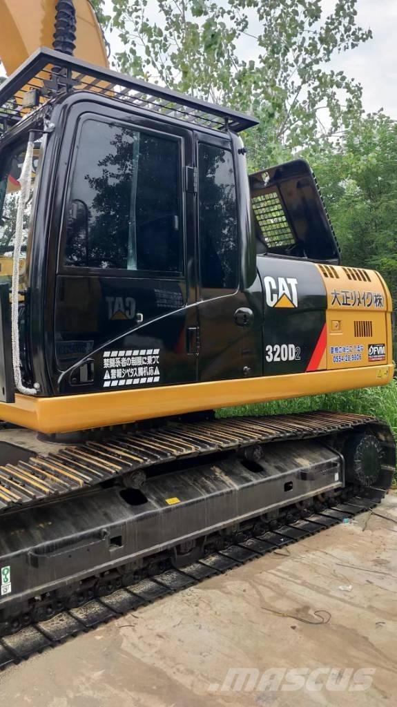 CAT 320D2 حفارات زحافة