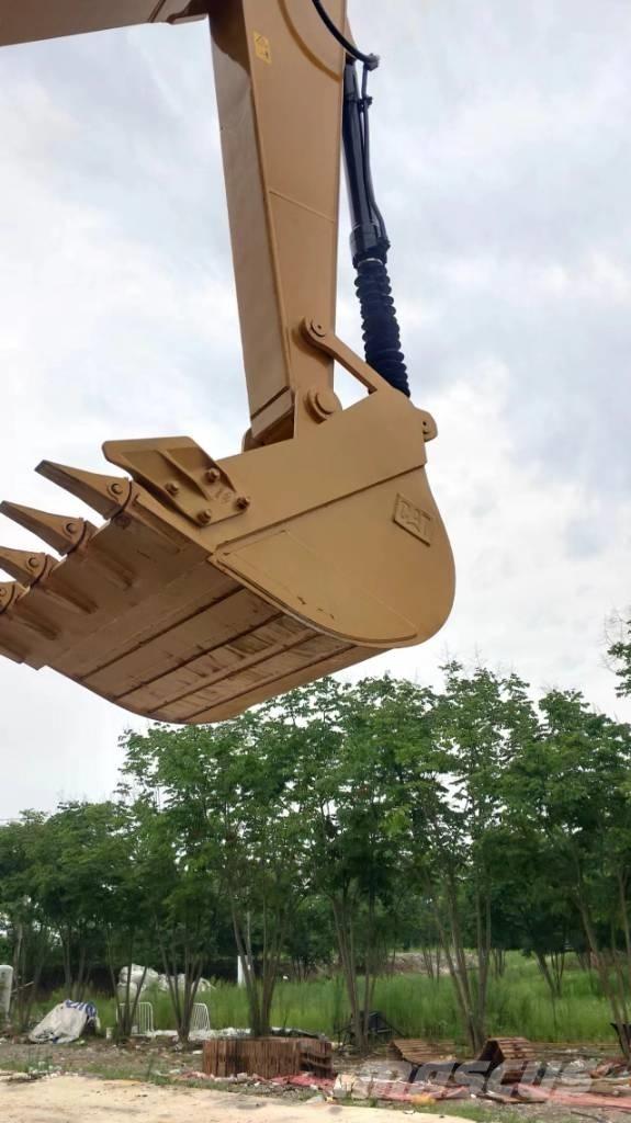 CAT 320D2 حفارات زحافة