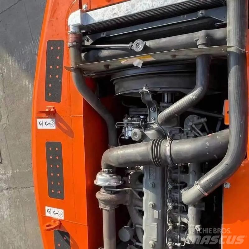 Hitachi ZX 200 حفارات زحافة