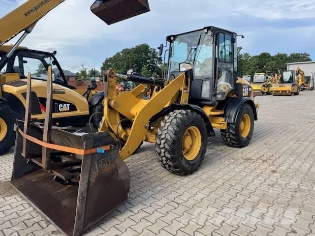 CAT 908 H لوادر بعجل