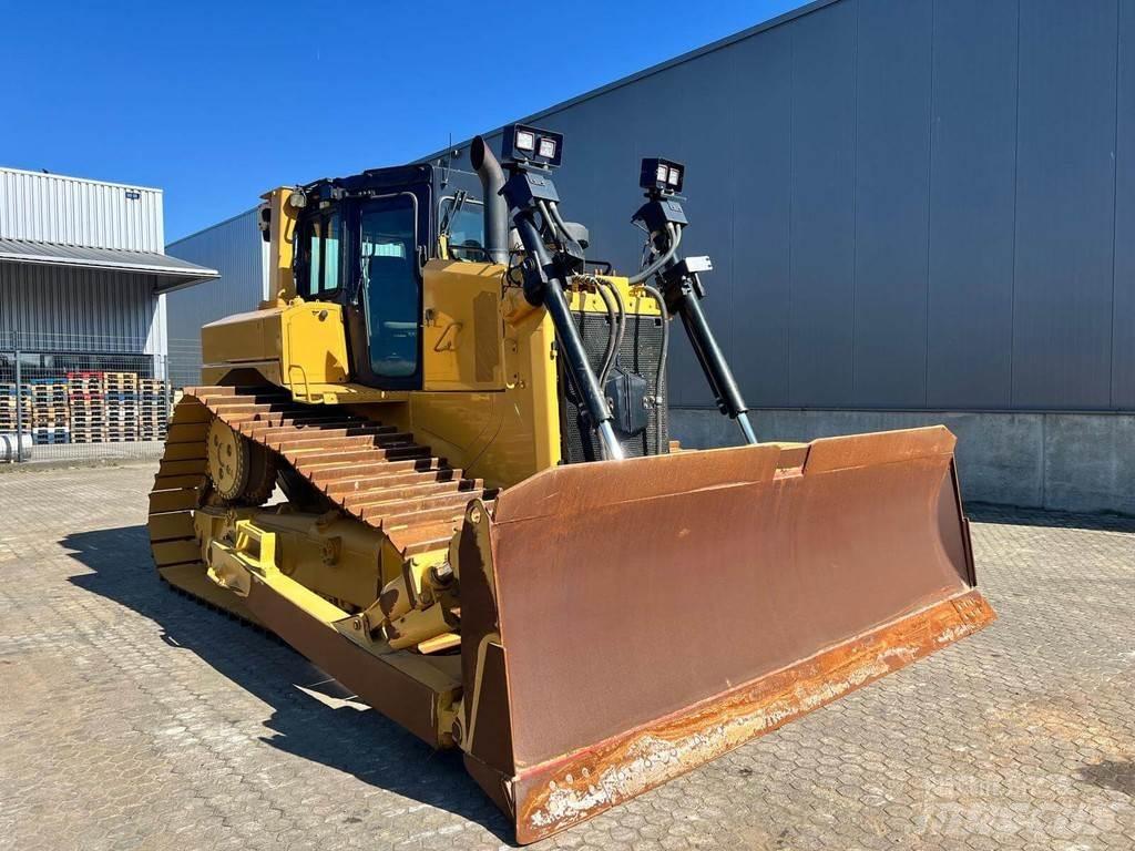 CAT D6T LGP بلدوزرات مجنزرة