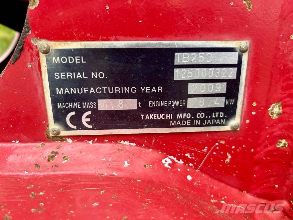 Takeuchi TB 250 حفارات صغيرة أقل من 7 طن (حفارات صغيرة)