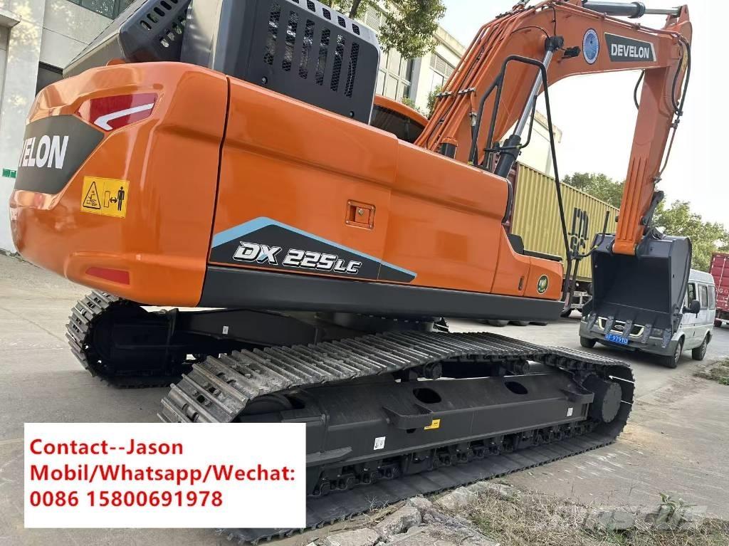 Develon DX 225 LC حفارات زحافة
