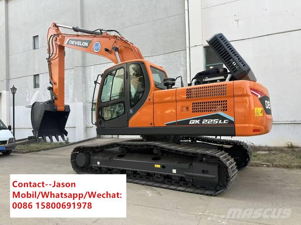 Develon DX 225 LC حفارات زحافة