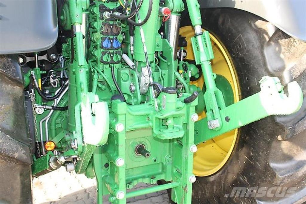 John Deere 6R195 الجرارات